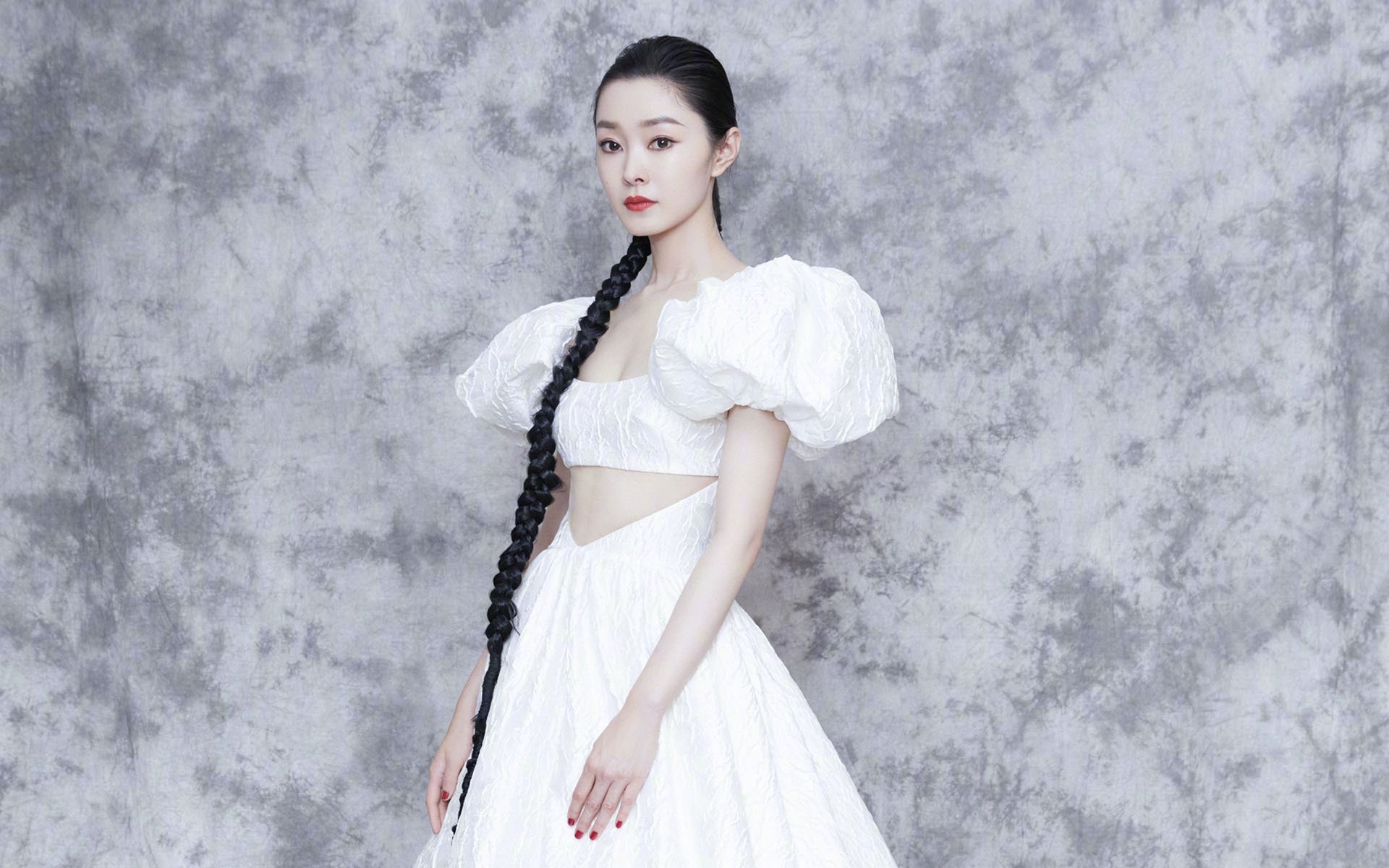 职业球员参与战术设计会议体现战术民主与球员责任感，球队战术风格