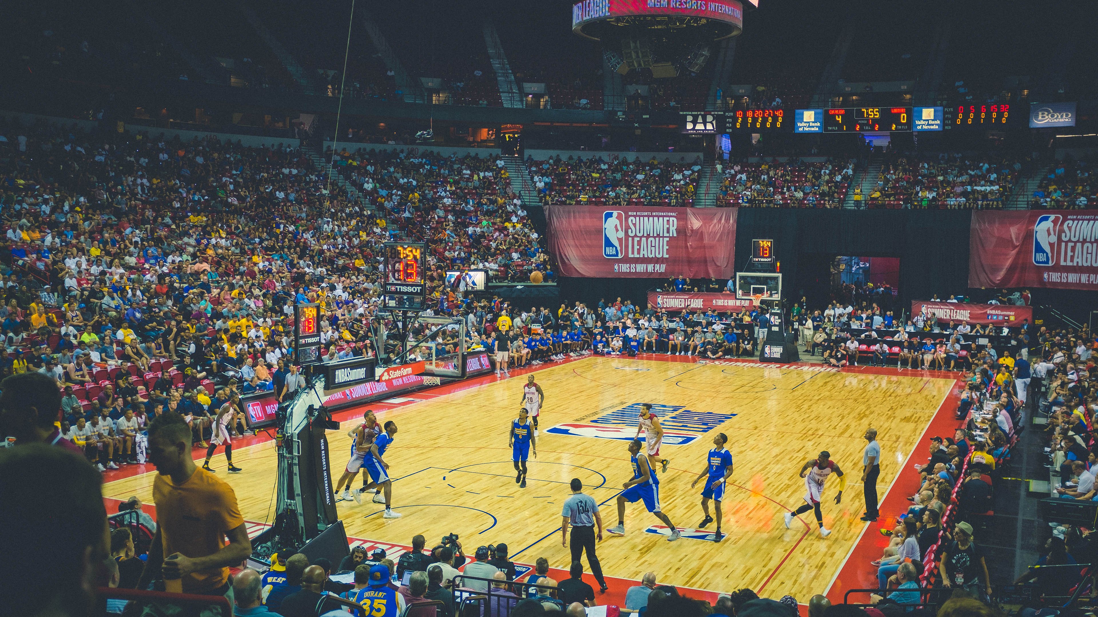 _城市夜景跑：灯火点亮运动的童话世界_，城市夜晚灯光