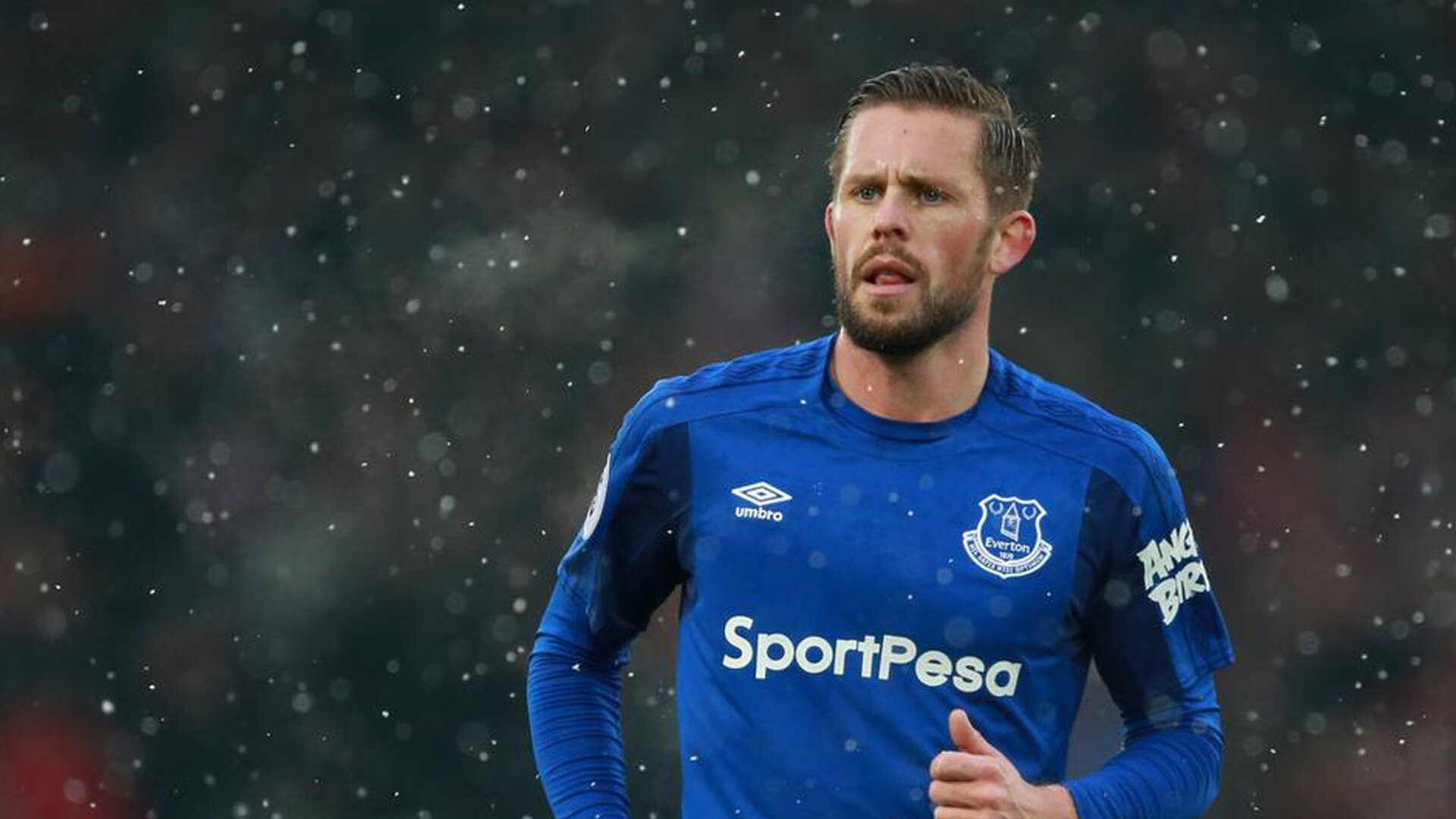 里昂新星闪耀，比赛中大放异彩，里昂首发